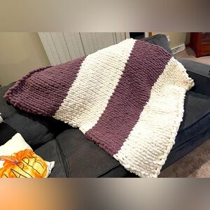 HANDMADE Chunky Knit Throw Blankets! Prices vary!